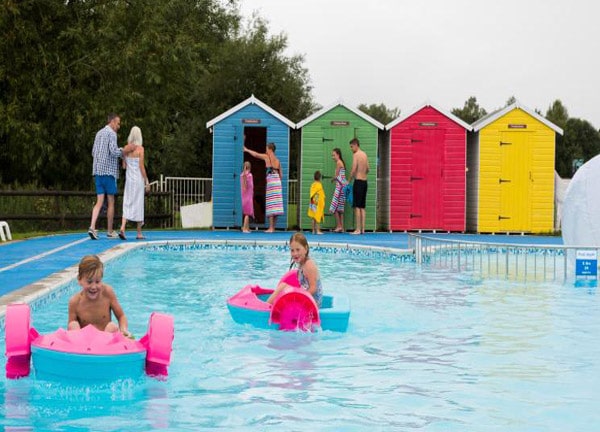 BB6-1 pool beach hut changing rooms